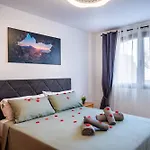 Апартаменти Cosy 2 *